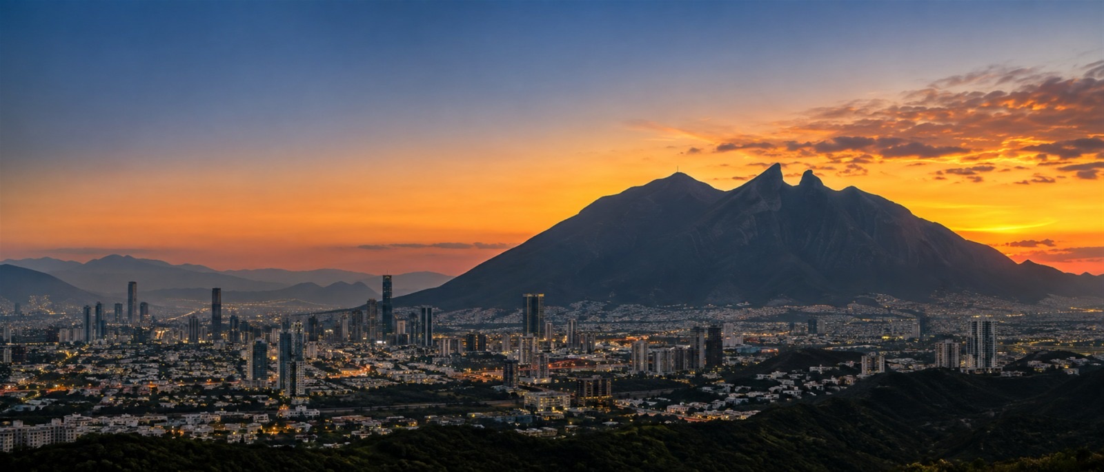 Monterrey y el Cerro de la Silla al atardecer